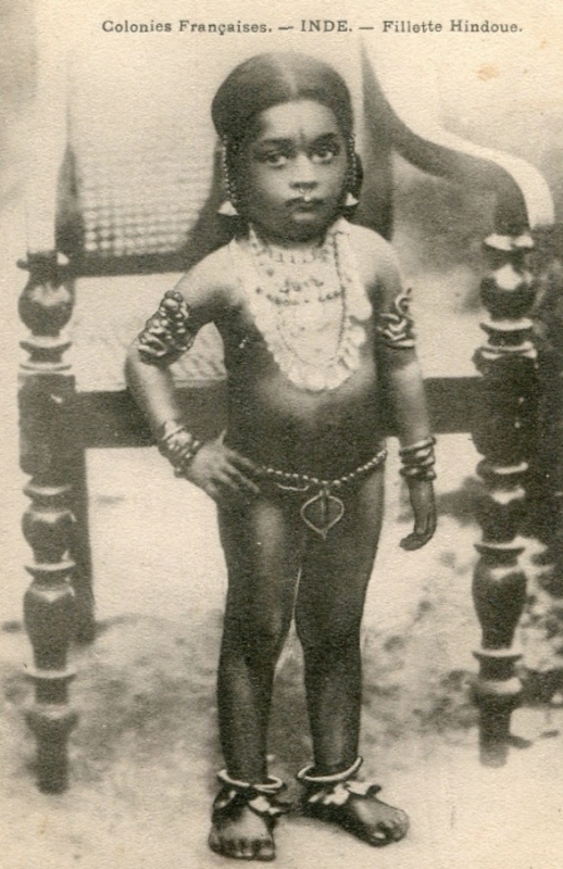 16-01 - Inde francaise - fillette hindoue